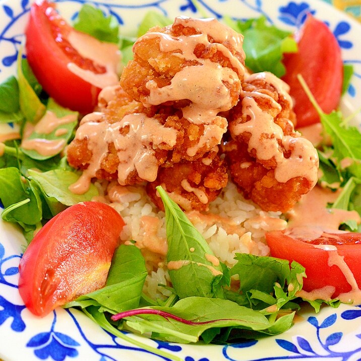 野菜もとれる！鶏揚げ丼　〜オーロラソースがけ〜